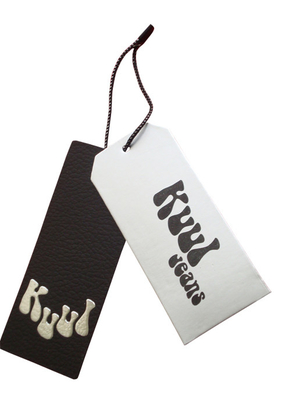 comprar Anunciou a etiqueta de papel do tipo em calças de brim baratas Hang Tags Glossy Lamination da roupa online manufacture
