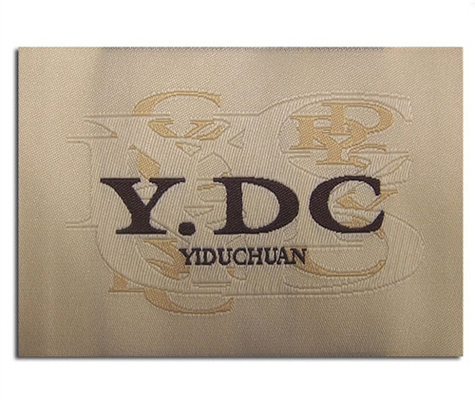 Bom preço. As etiquetas tecidas feitas sob encomenda do pescoço do alto densidade etiquetam a camisa Logo Fabric Labels For Hats principal on-line