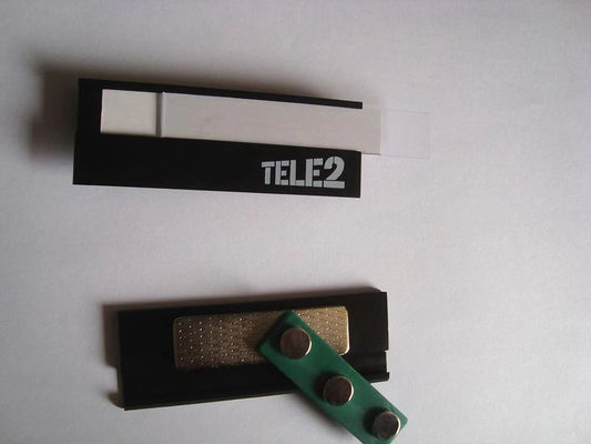 Emblema de nome magnético de liga de alumínio personalizado com logotipo