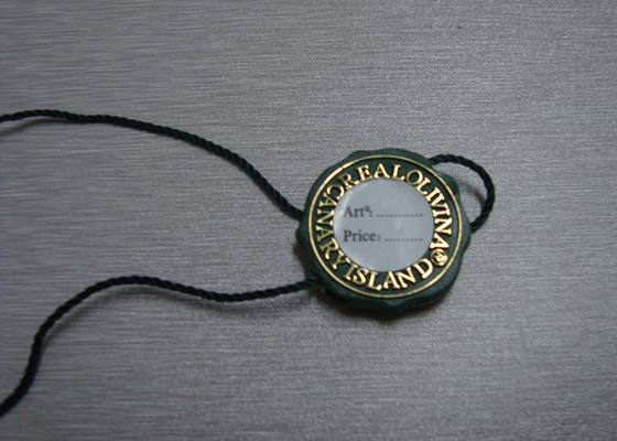 Bom preço. Etiquetas plásticas verdes baratas feitas sob encomenda do selo do nome para a roupa com etiqueta impressa da etiqueta on-line