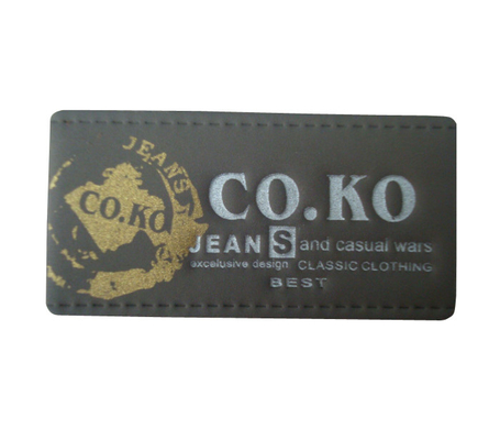 Bom preço. As etiquetas feitas sob encomenda do couro de Debossed, roupa personalizada etiquetam Monogrammed on-line