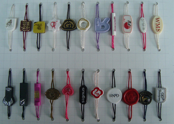 Bom preço. A camisa feita sob encomenda de T etiqueta etiquetas de suspensão plásticas Hang Tag Fasteners String plástico on-line